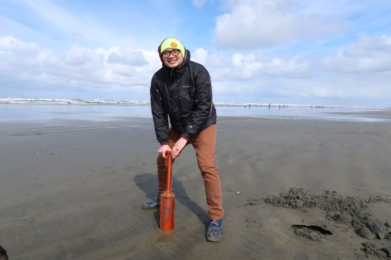 Digging for Razor Clams Along the Washington Coastline