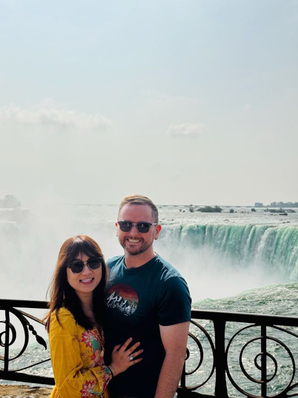 Giang Experiencing with Niagara Falls for the First Time